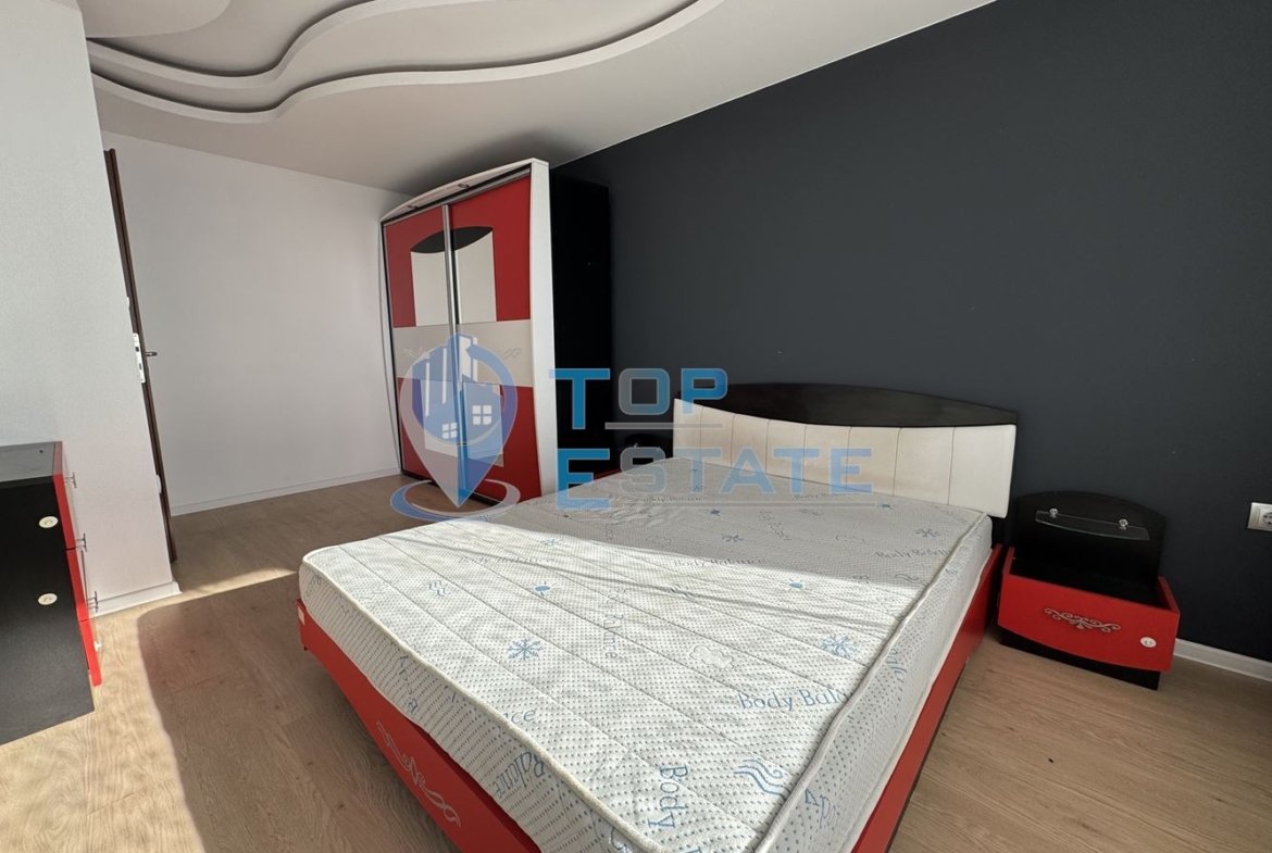 Обзаведен тристаен апартамент под наем с две спални в кв. Акация, гр. Велико Търново - 0