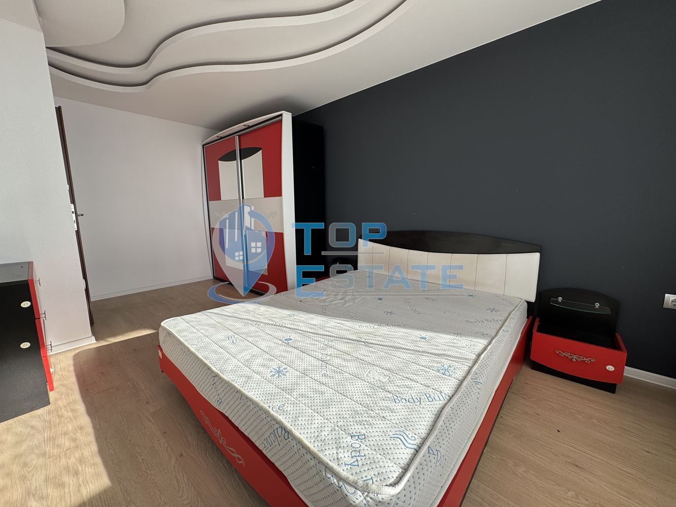 Обзаведен тристаен апартамент под наем с две спални в кв. Акация, гр. Велико Търново - 0