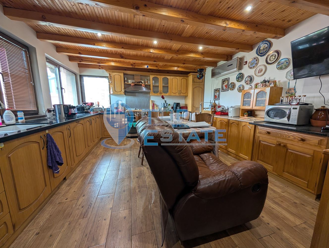 Две къщи, лятна кухня и гараж с голям двор в град Горна Оряховица - 0