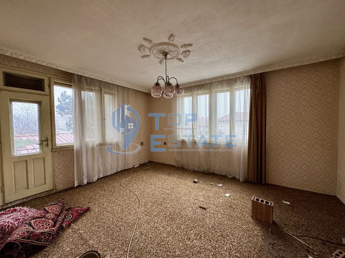 Етаж от къща с гараж в град Павликени, област Велико Търново - 0