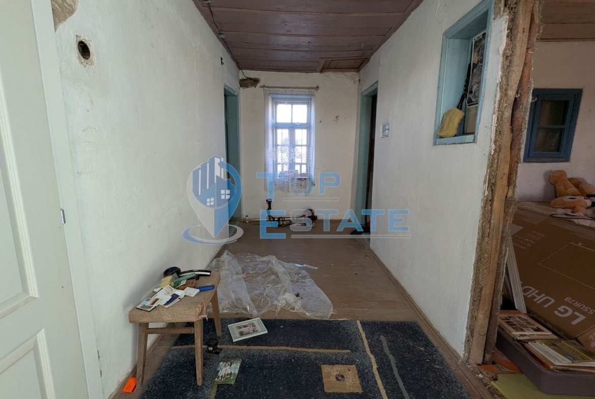 Ремонтирана къща с кладенец в село Поликраище, област Велико Търново - 0