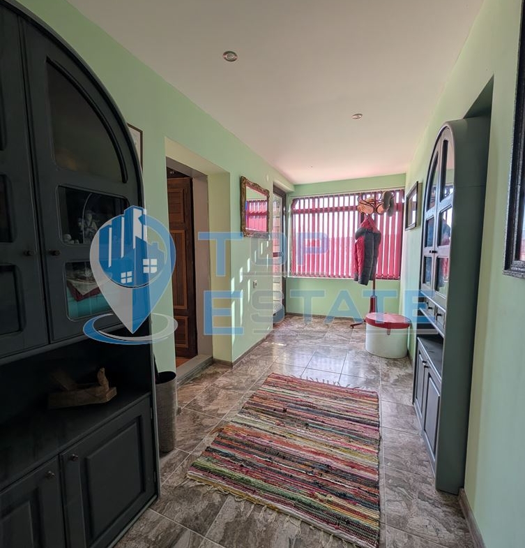 Ремонтирана и обзаведена къща с гараж в село Климентово - 0