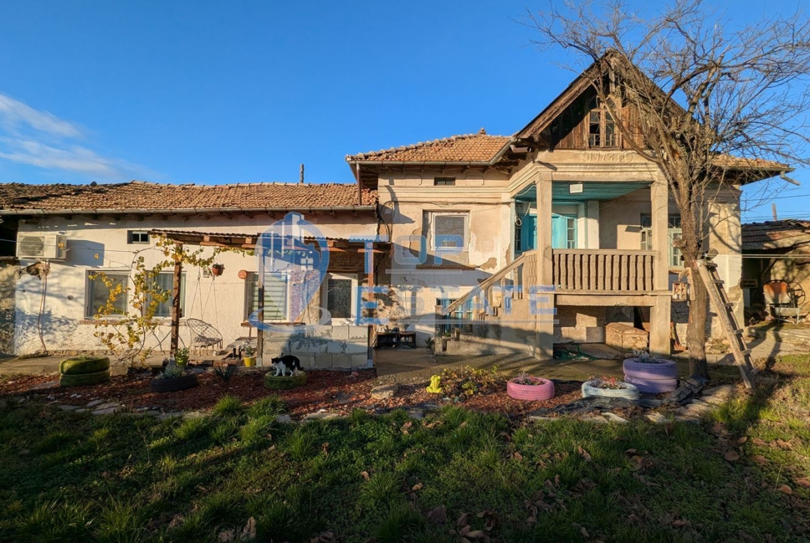 Ремонтирана къща с кладенец в село Поликраище, област Велико Търново - 0
