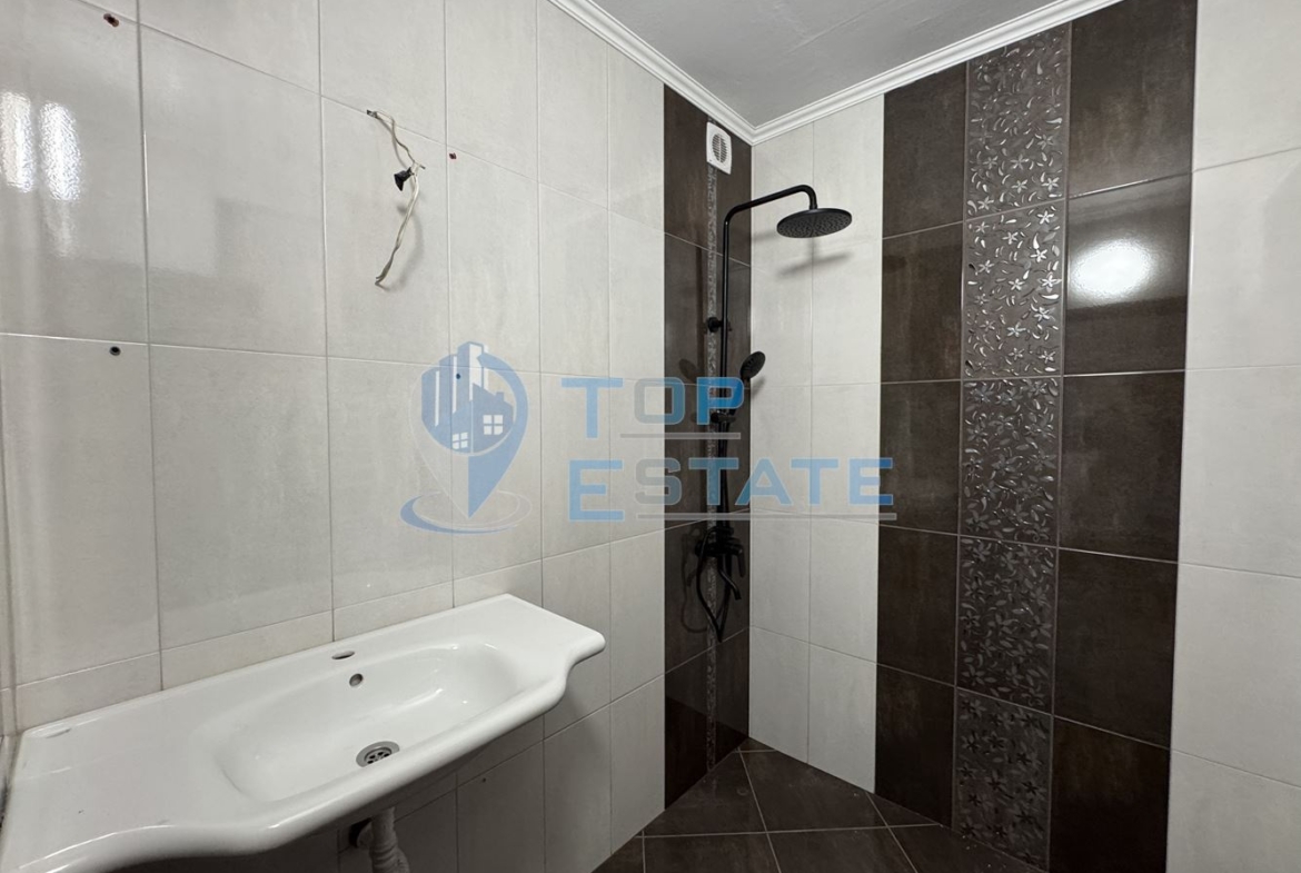 Обзаведен тристаен апартамент под наем с две спални в кв. Акация, гр. Велико Търново - 0