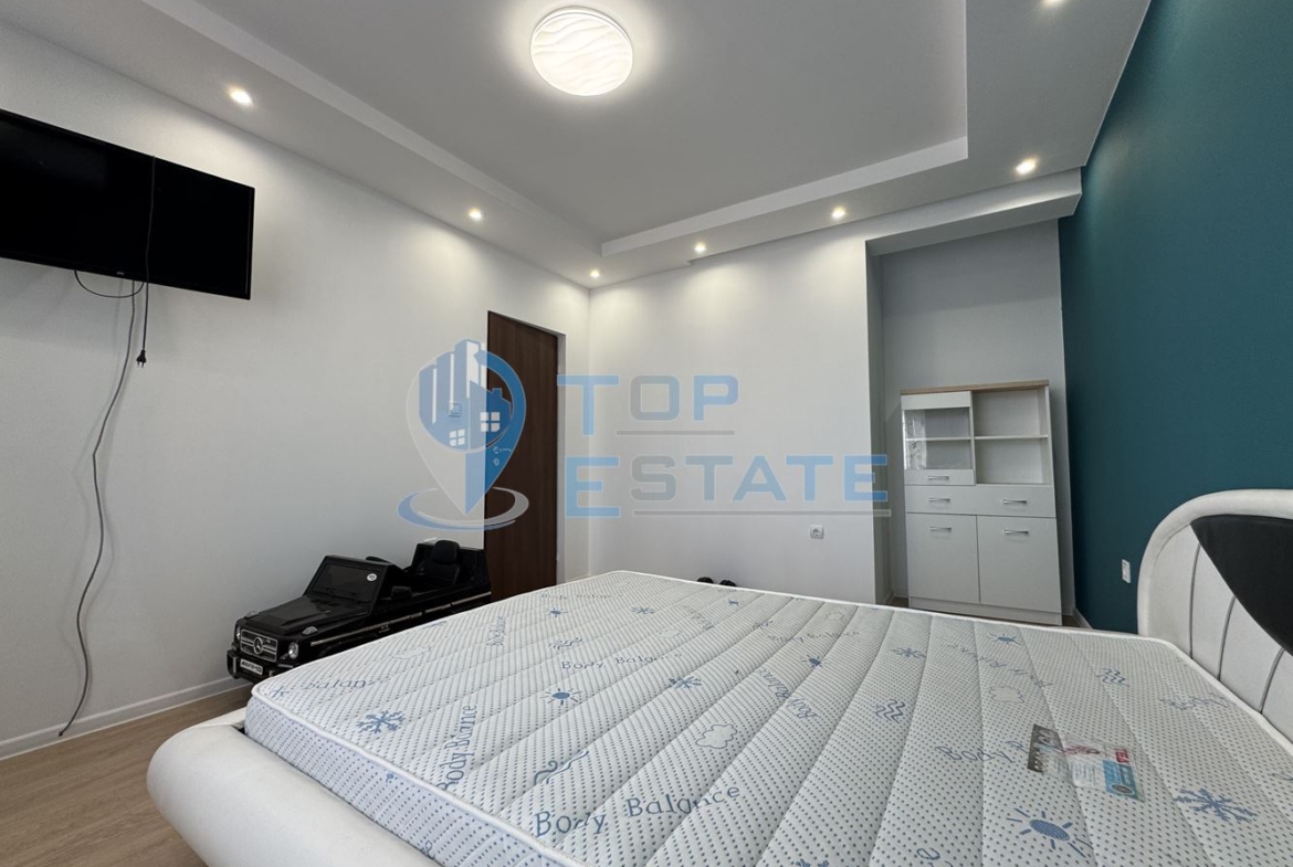 Обзаведен тристаен апартамент под наем с две спални в кв. Акация, гр. Велико Търново - 0