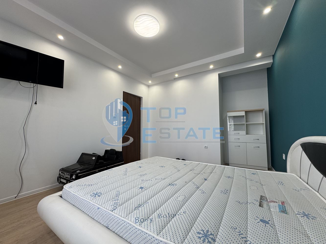 Обзаведен тристаен апартамент под наем с две спални в кв. Акация, гр. Велико Търново - 0