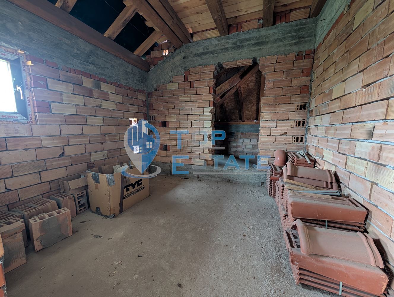 Две къщи, лятна кухня и гараж с голям двор в град Горна Оряховица - 0