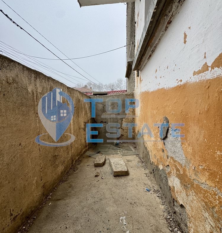 Етаж от къща с гараж в град Павликени, област Велико Търново - 0