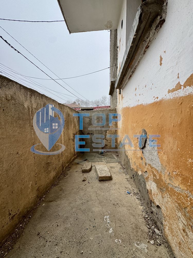 Етаж от къща с гараж в град Павликени, област Велико Търново - 0