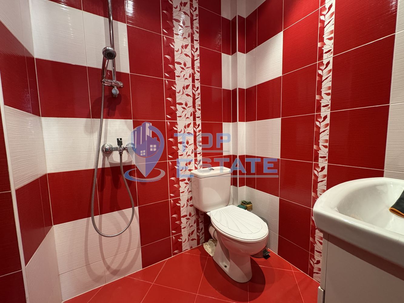 Многостаен тухлен апартамент с гараж и сутерен в центъра на град Велико Търново-0 Многостаен тухлен апартамент с гараж и сутерен в центъра на град Велико Търново - 0