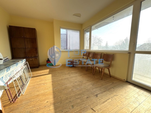 Многостаен тухлен апартамент с гараж и сутерен в центъра на град Велико Търново - 0