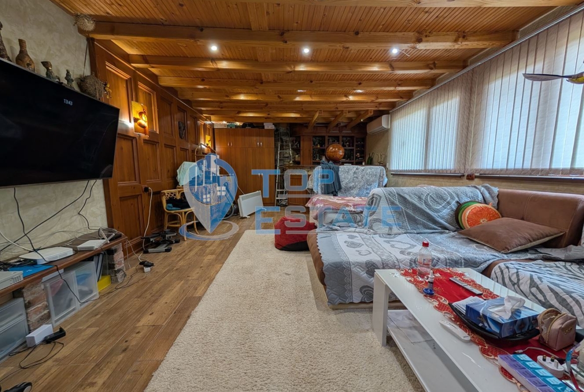 Две къщи, лятна кухня и гараж с голям двор в град Горна Оряховица - 0