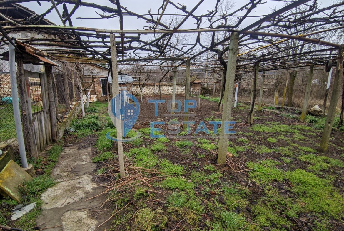 Двуетажна къща с голям двор в село Мусина - 0