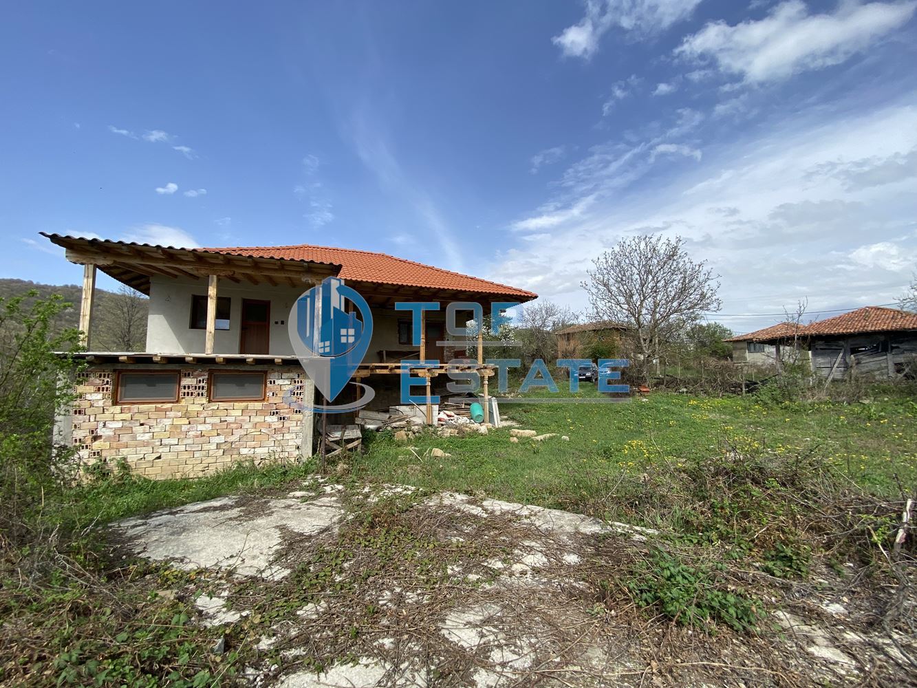 Двуетажна тухлена къща с панорамна гледка в Еленския балкан-0 Двуетажна тухлена къща с панорамна гледка в Еленския балкан - 0