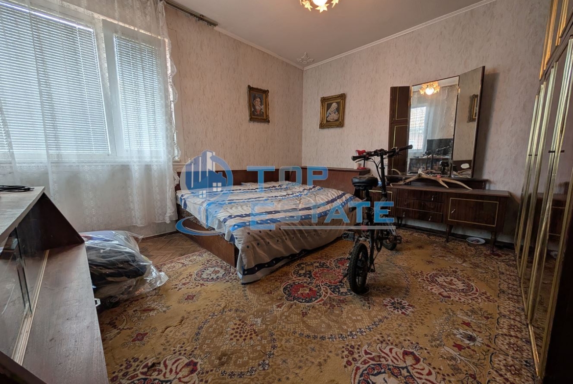 Две къщи, лятна кухня и гараж с голям двор в град Горна Оряховица - 0