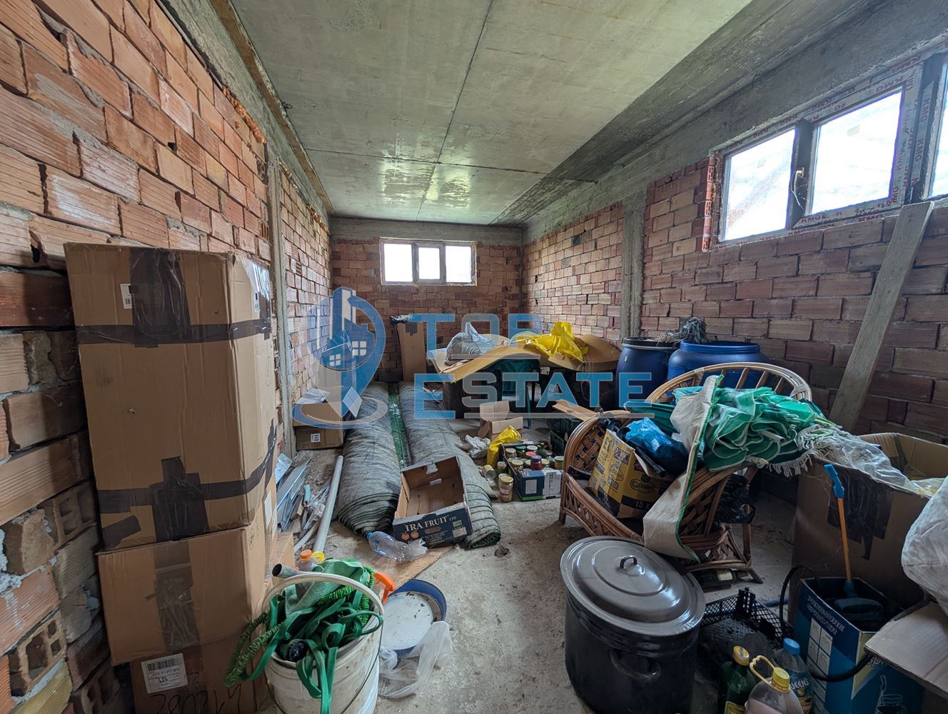 Две къщи, лятна кухня и гараж с голям двор в град Горна Оряховица - 0