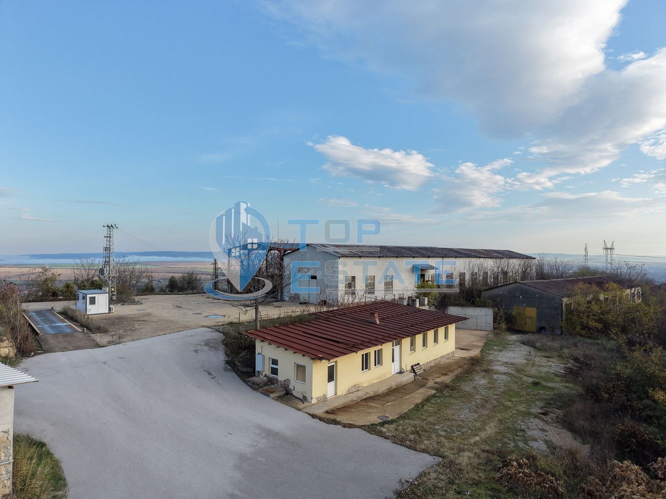 Инвестиционен промишлен имот с 2400 кв. м застроена площ и парцел с площ 20 дка - 0