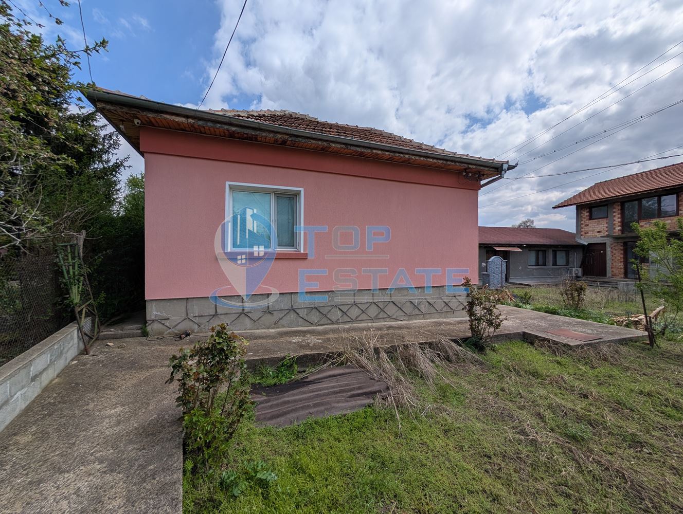 Две къщи, лятна кухня и гараж с голям двор в град Горна Оряховица - 0