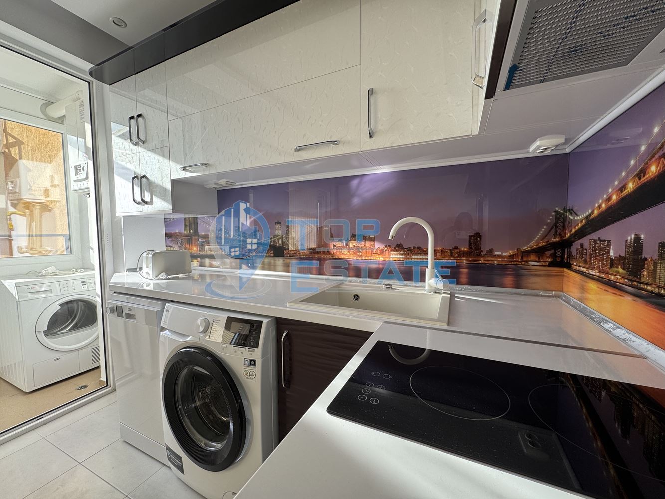 Обзаведен тристаен апартамент под наем с две спални в кв. Акация, гр. Велико Търново - 0