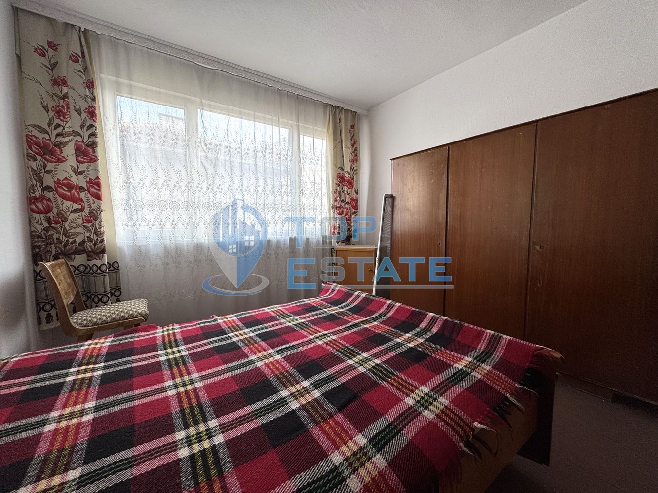 Многостаен тухлен апартамент с гараж и сутерен в центъра на град Велико Търново-0 Многостаен тухлен апартамент с гараж и сутерен в центъра на град Велико Търново - 0