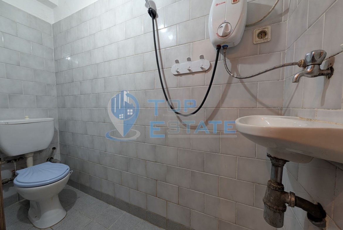 Едноетажна монолитна къща в центъра на град Златарица - 0