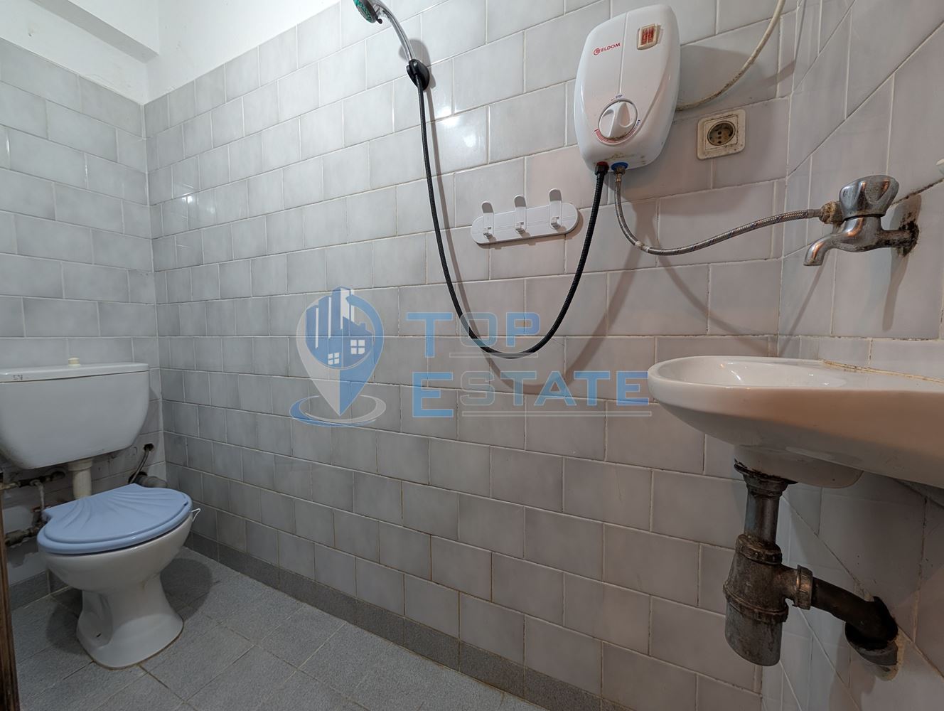 Едноетажна монолитна къща в центъра на град Златарица - 0