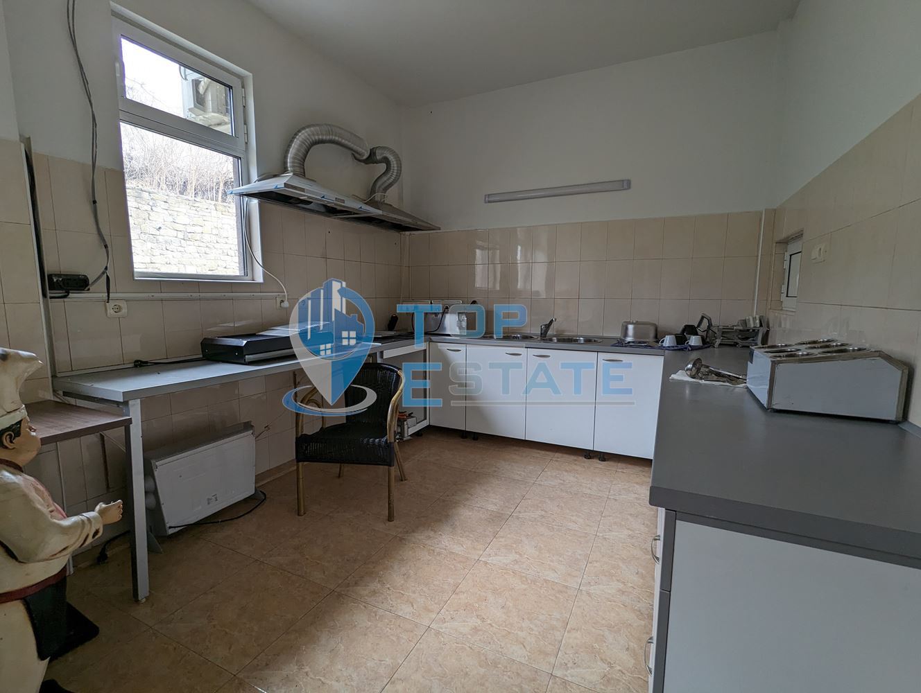 Търговска сграда на два етажа в центъра на град Златарица-0 Търговска сграда на два етажа в центъра на град Златарица - 0