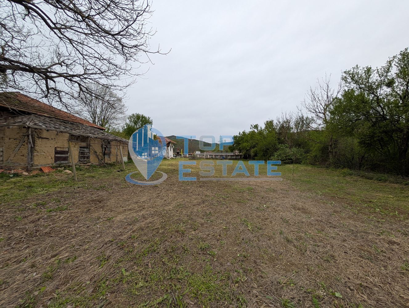 Едноетажна реновирана къща с голям двор в село Сливовица-0 Едноетажна реновирана къща с голям двор в село Сливовица - 0