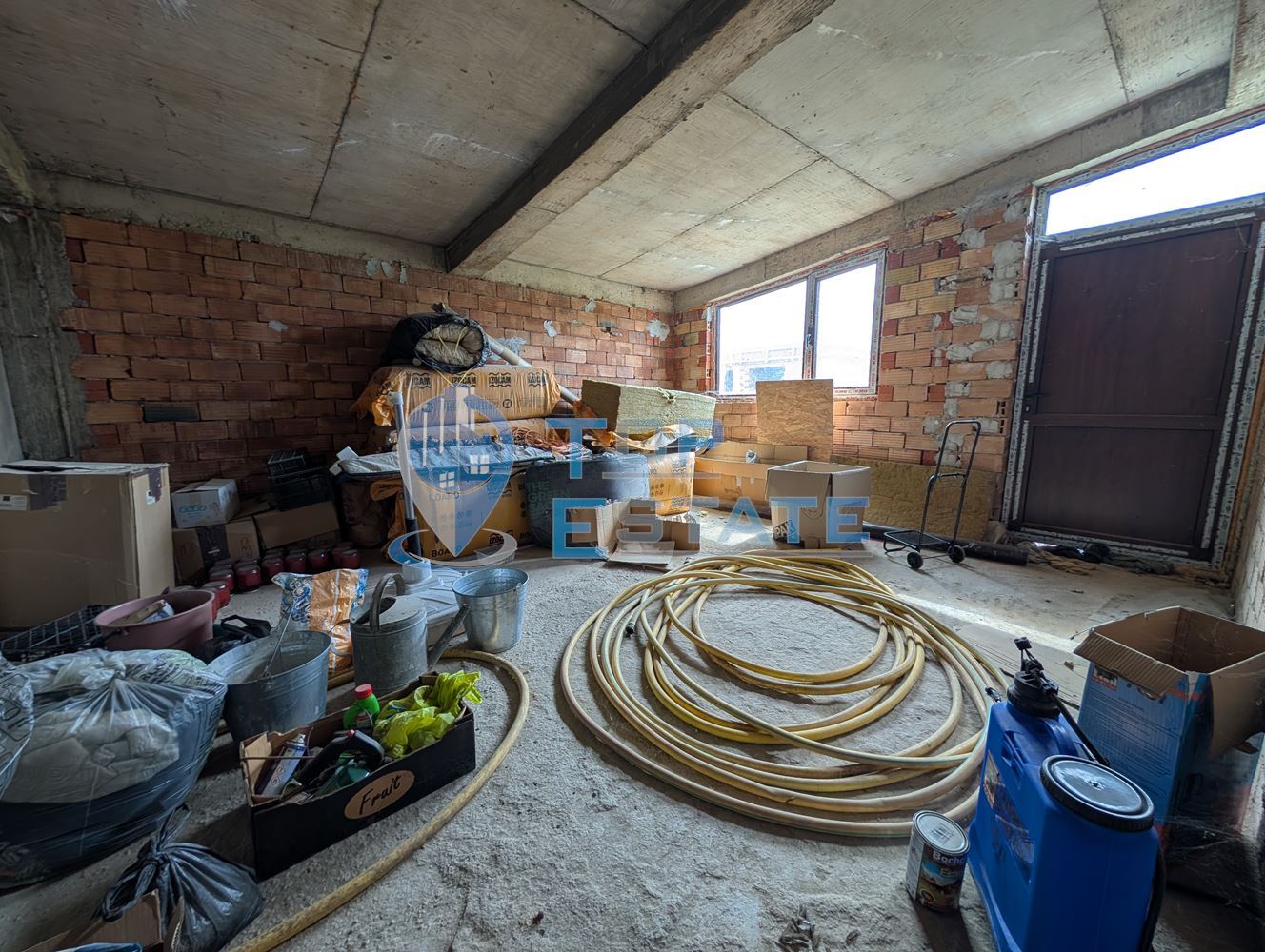 Две къщи, лятна кухня и гараж с голям двор в град Горна Оряховица - 0