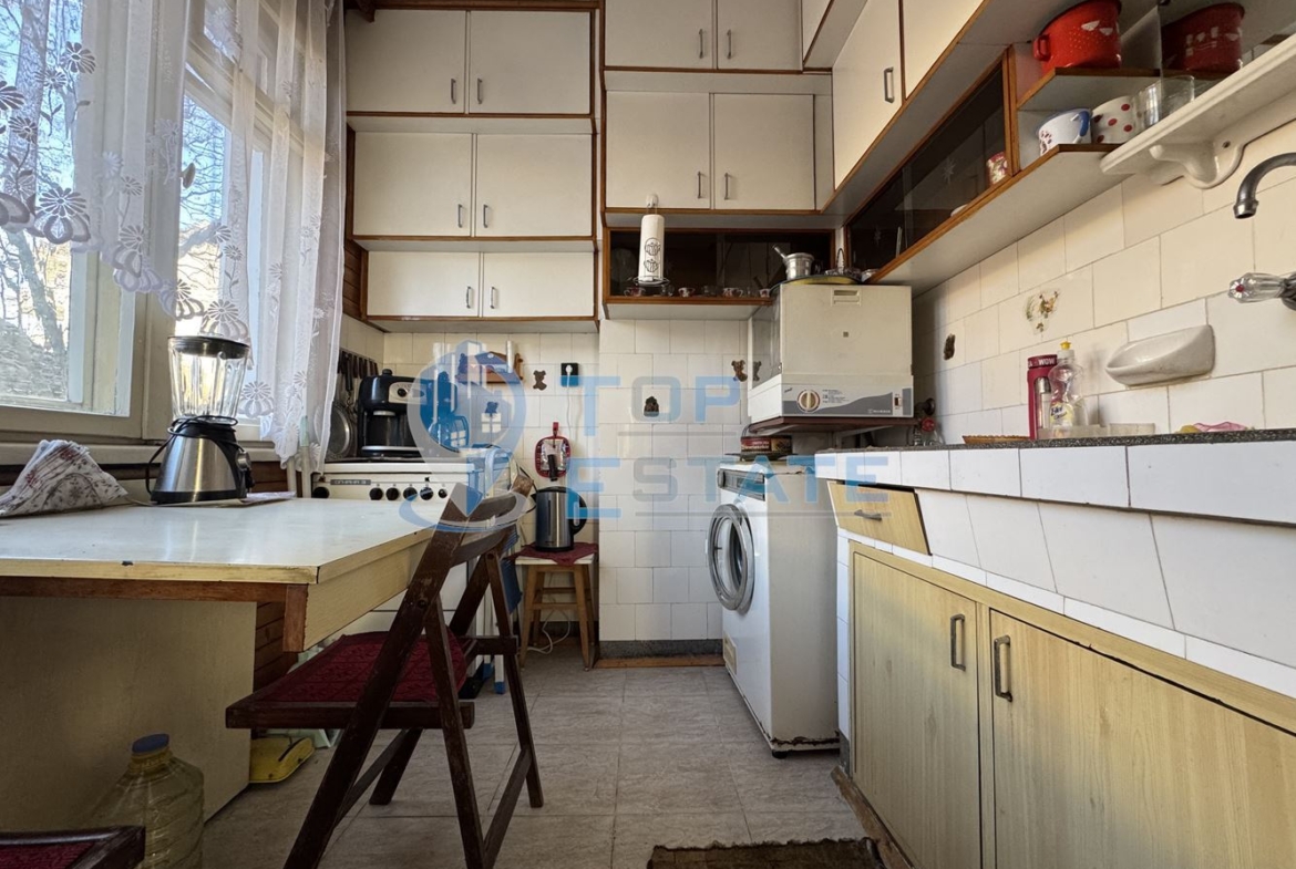 Многостаен обзаведен апартамент в центъра на град Велико Търново - 0