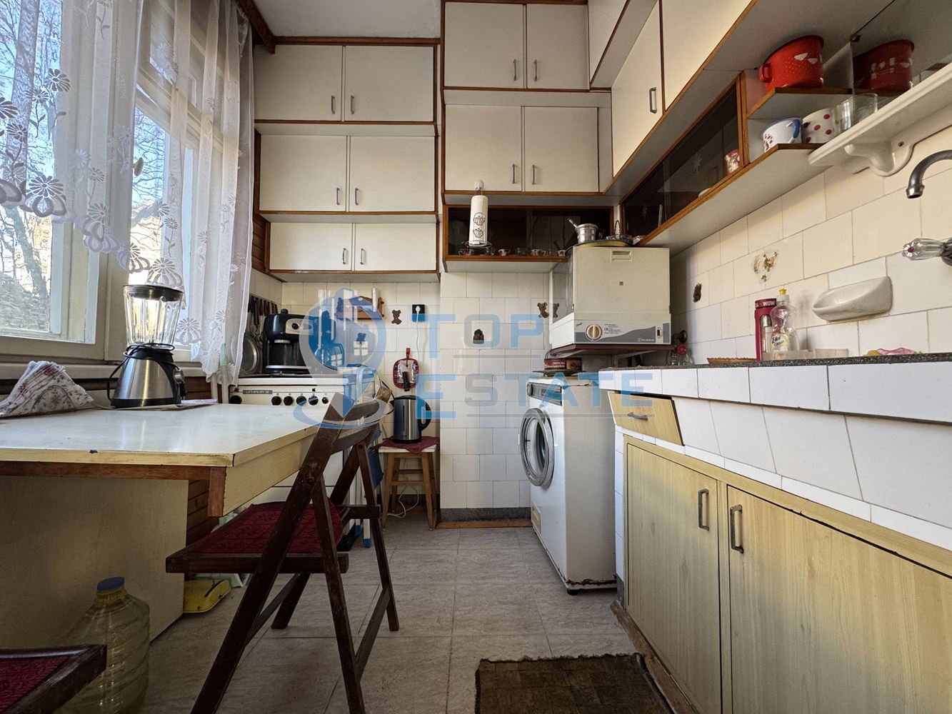 Многостаен обзаведен апартамент в центъра на град Велико Търново - 0