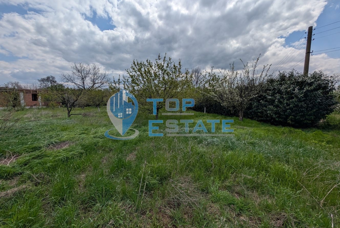 Две къщи, лятна кухня и гараж с голям двор в град Горна Оряховица - 0