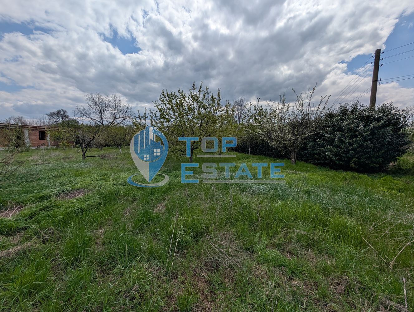 Две къщи, лятна кухня и гараж с голям двор в град Горна Оряховица - 0