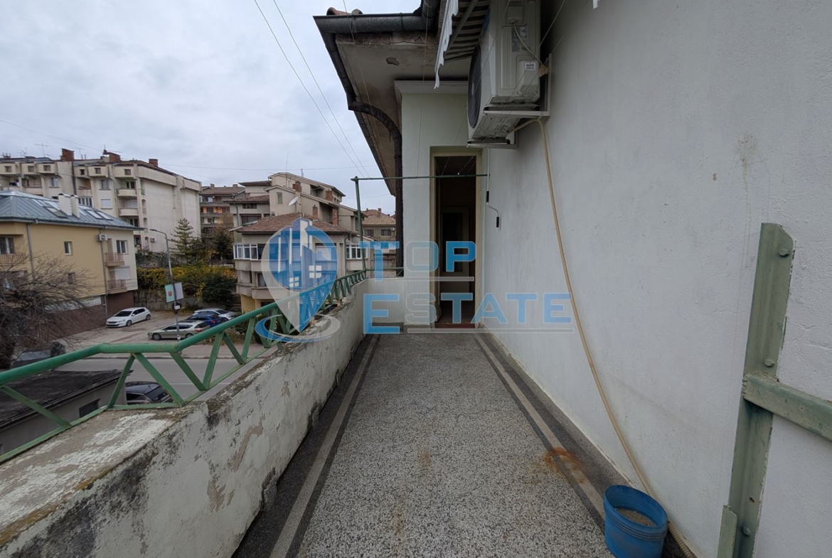 Многостаен тухлен апартамент в центъра на град Горна Оряховица - 0