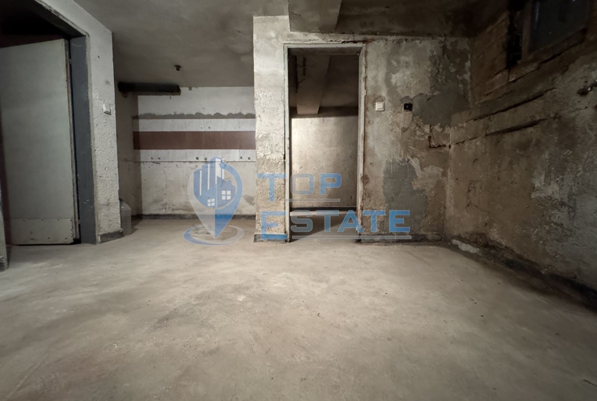 Просторно южно търговско помещение в центъра на град Велико Търново - 0