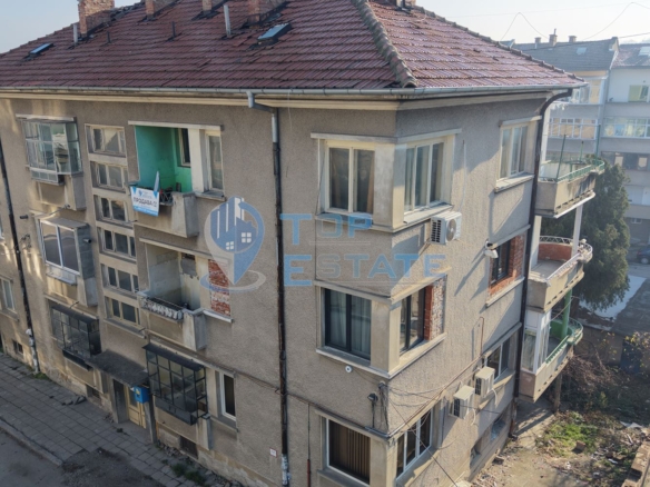 Многостаен тухлен апартамент в центъра на град Горна Оряховица - 0