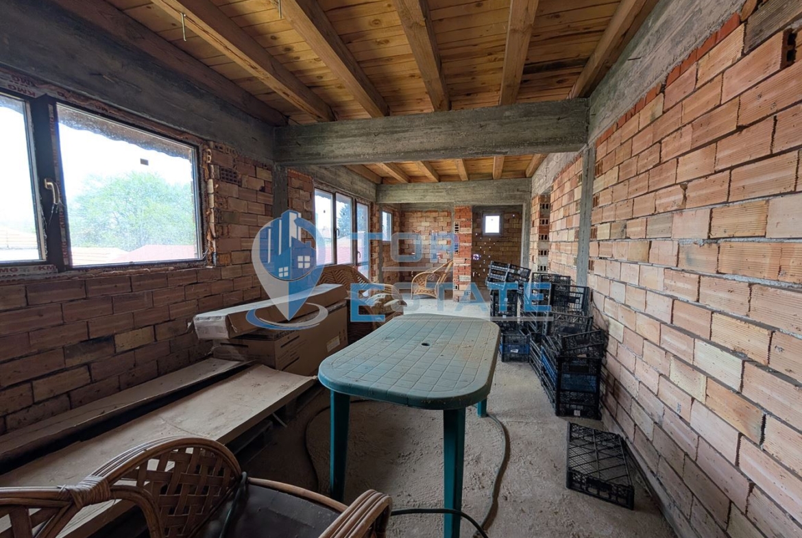 Две къщи, лятна кухня и гараж с голям двор в град Горна Оряховица - 0