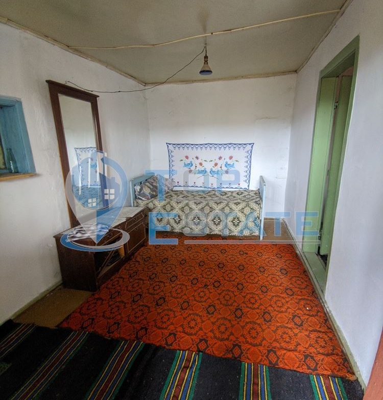 Двуетажна къща с голям двор в село Мусина - 0