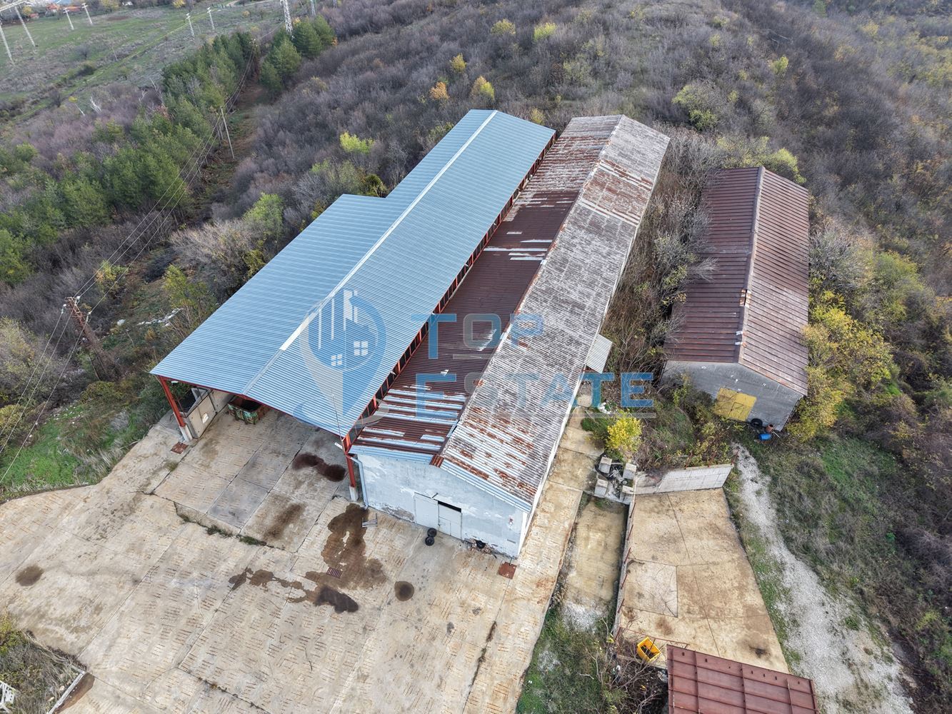 Инвестиционен промишлен имот с 2400 кв. м застроена площ и парцел с площ 20 дка - 0