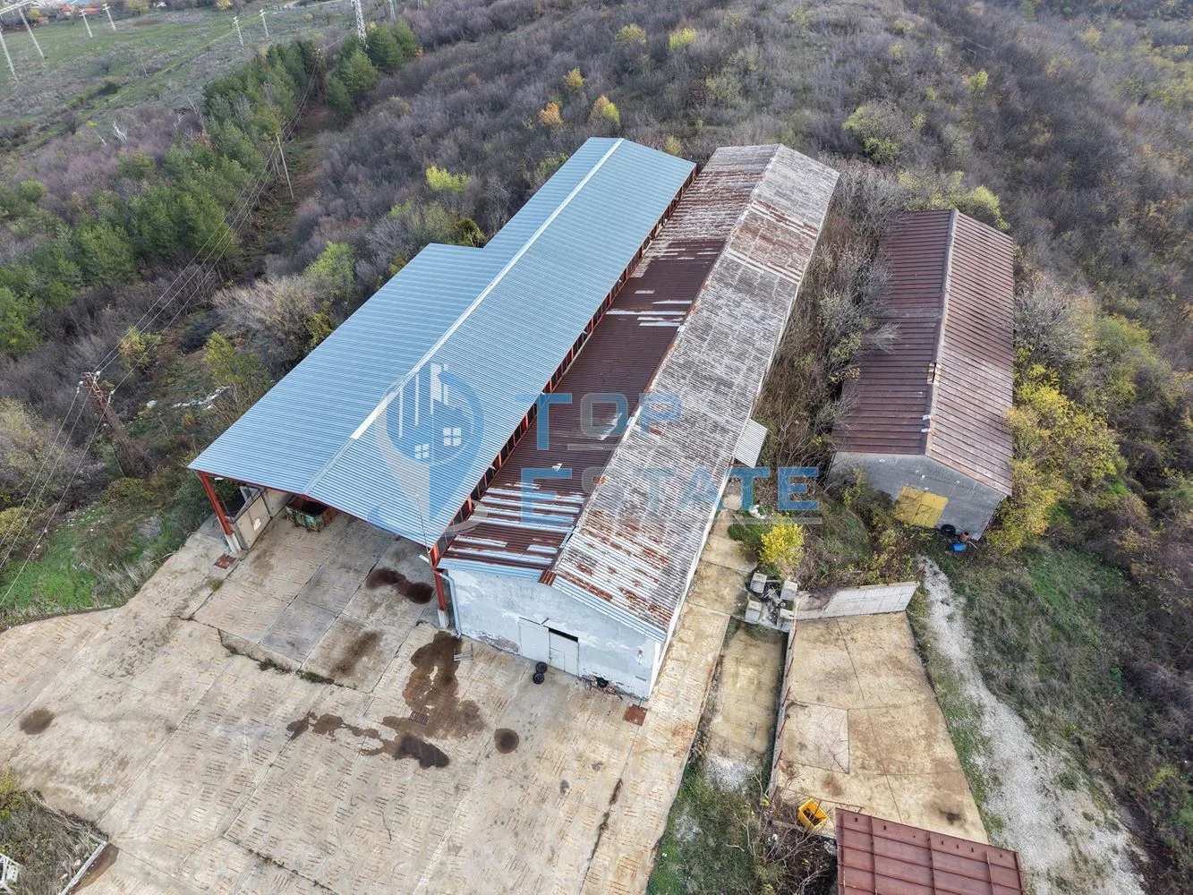 Инвестиционен промишлен имот с 2400 кв. м застроена площ и парцел с площ 20 дка - 0