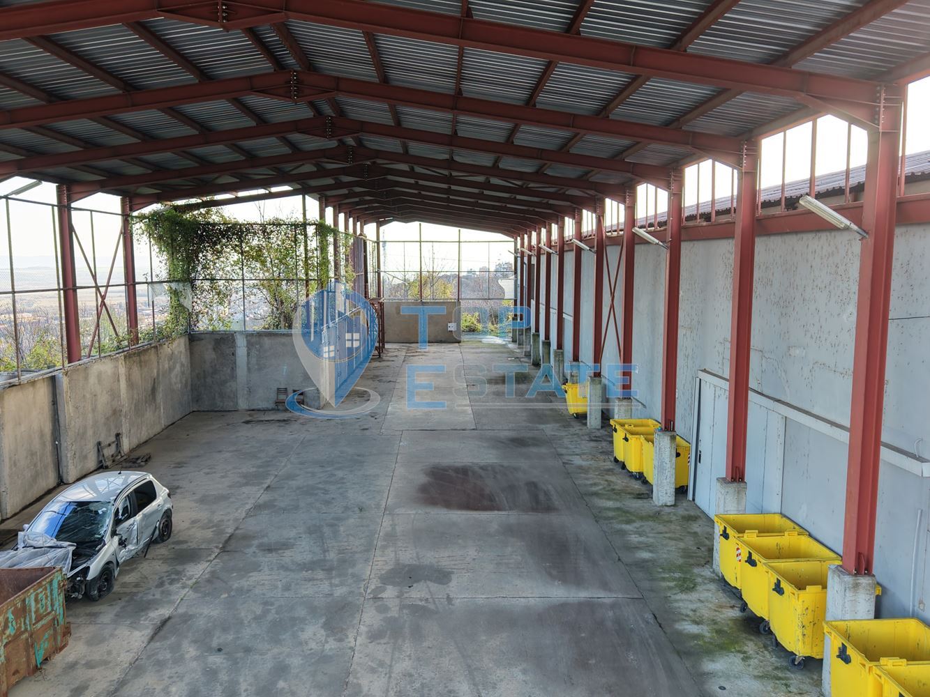 Инвестиционен промишлен имот с 2400 кв. м застроена площ и парцел с площ 20 дка - 0