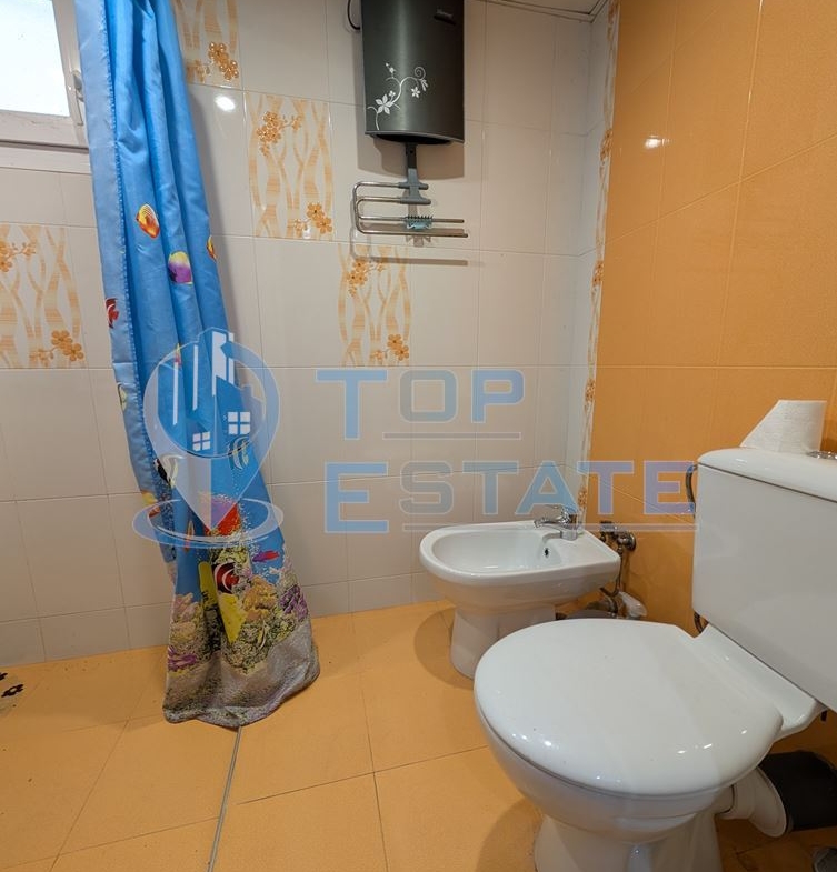 Две къщи, лятна кухня и гараж с голям двор в град Горна Оряховица - 0