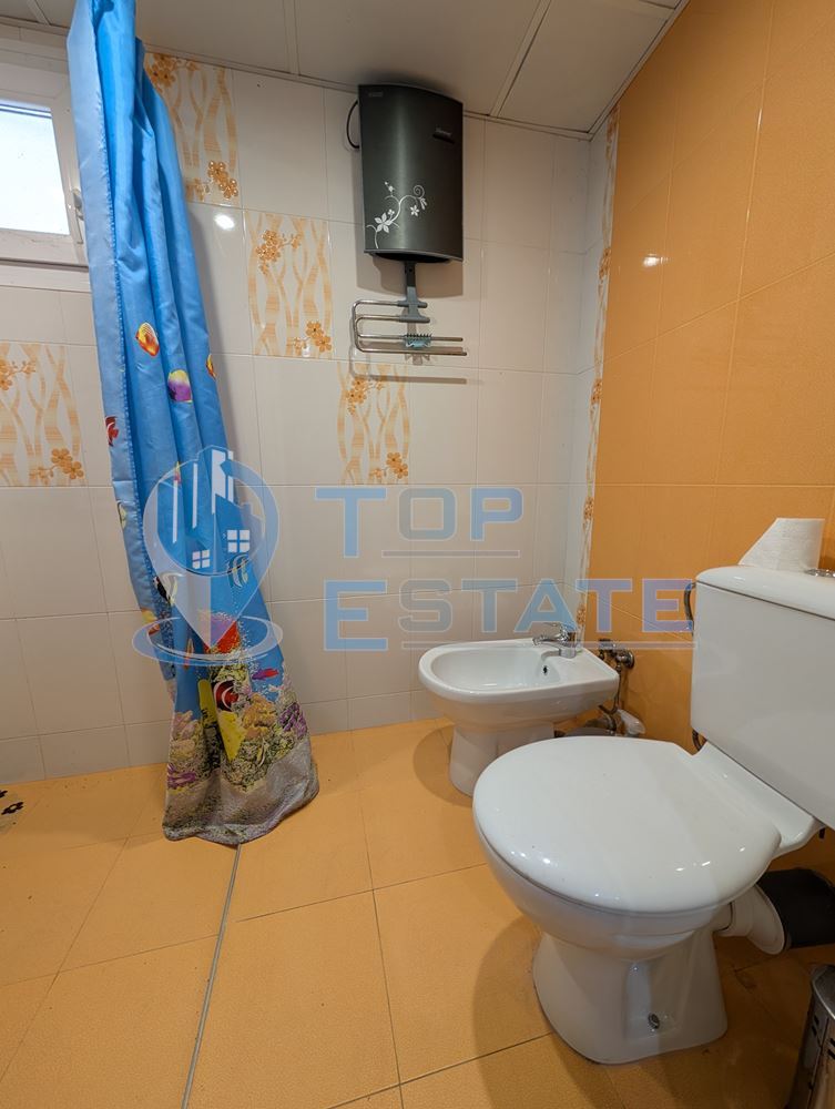 Две къщи, лятна кухня и гараж с голям двор в град Горна Оряховица - 0