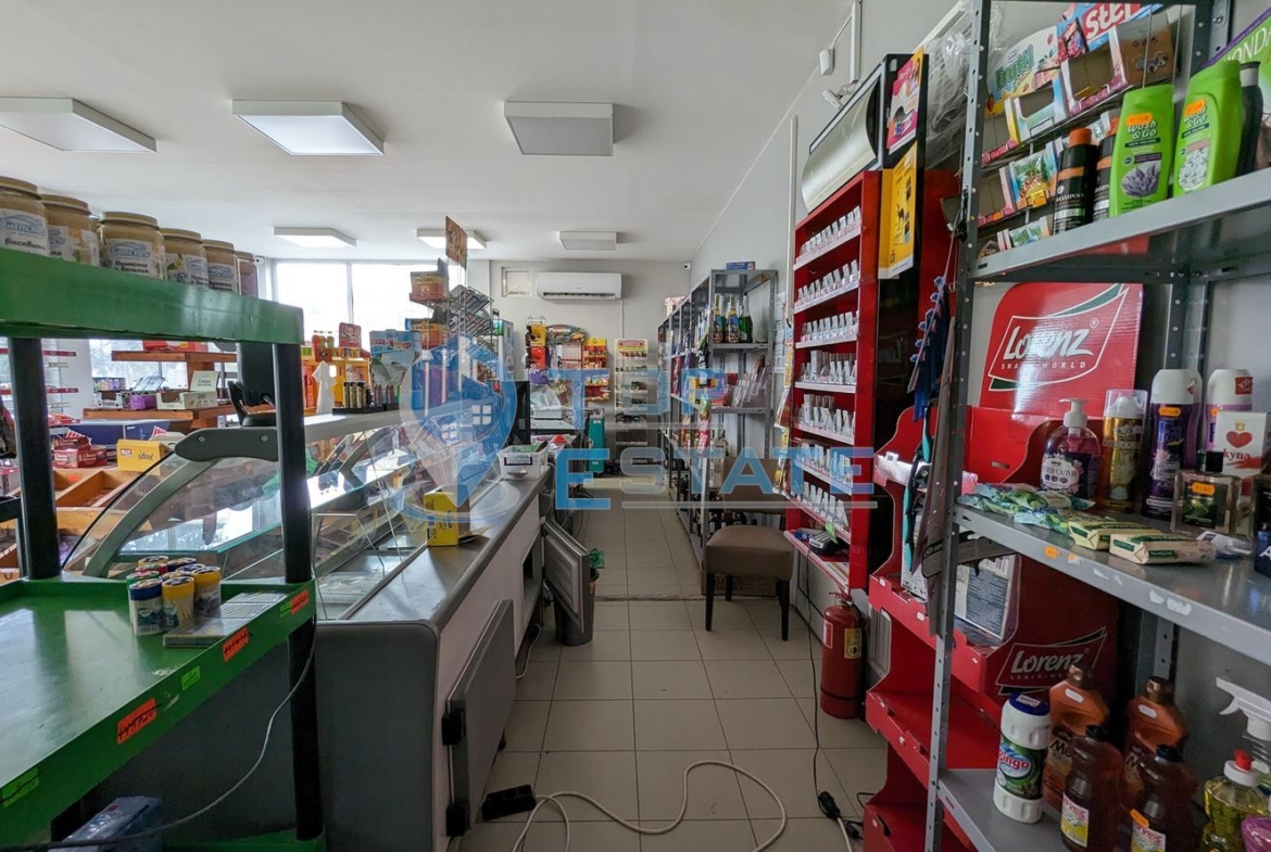 Търговска сграда на два етажа в центъра на град Златарица - 0