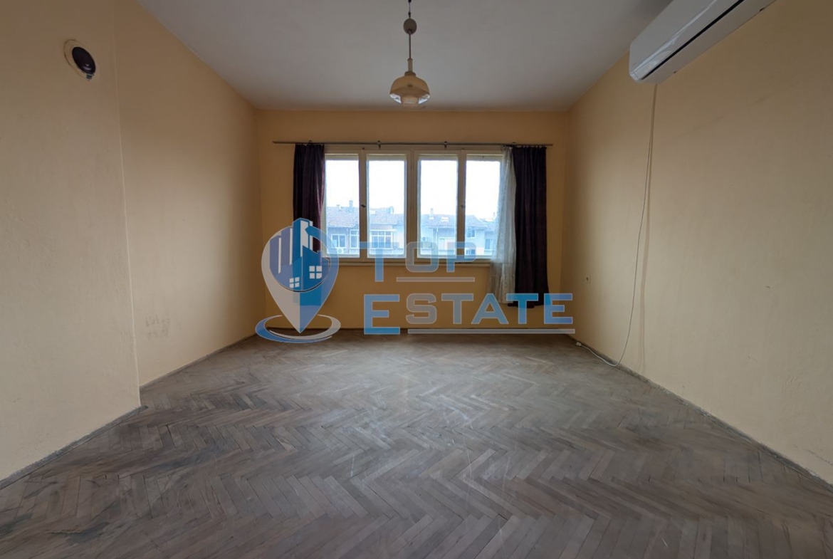 Многостаен тухлен апартамент в центъра на град Горна Оряховица - 0