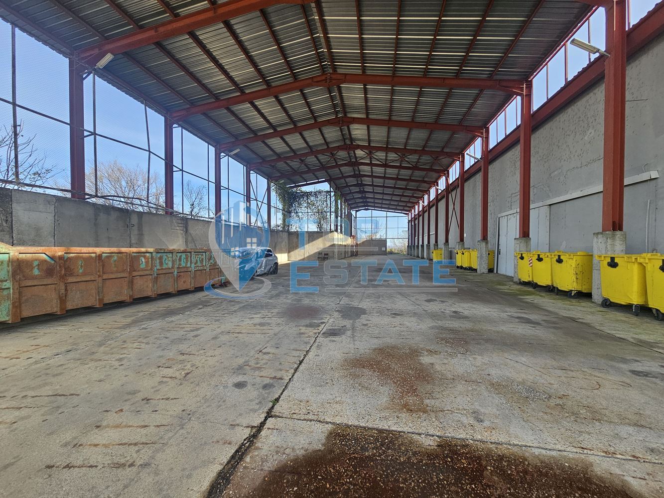 Инвестиционен промишлен имот с 2400 кв. м застроена площ и парцел с площ 20 дка - 0