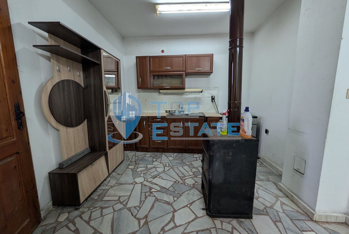 Едноетажна монолитна къща в центъра на град Златарица - 0