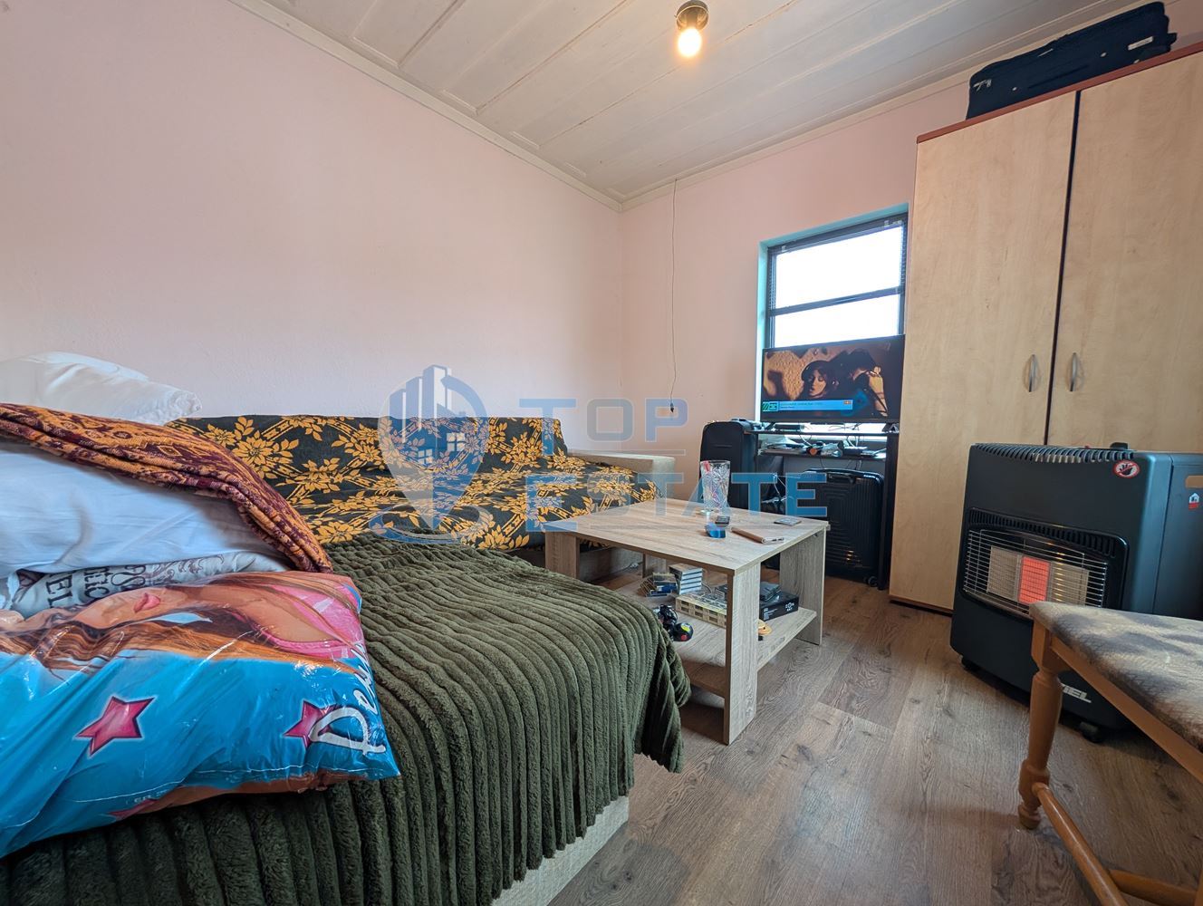 Едноетажна реновирана къща с голям двор в село Сливовица-0 Едноетажна реновирана къща с голям двор в село Сливовица - 0