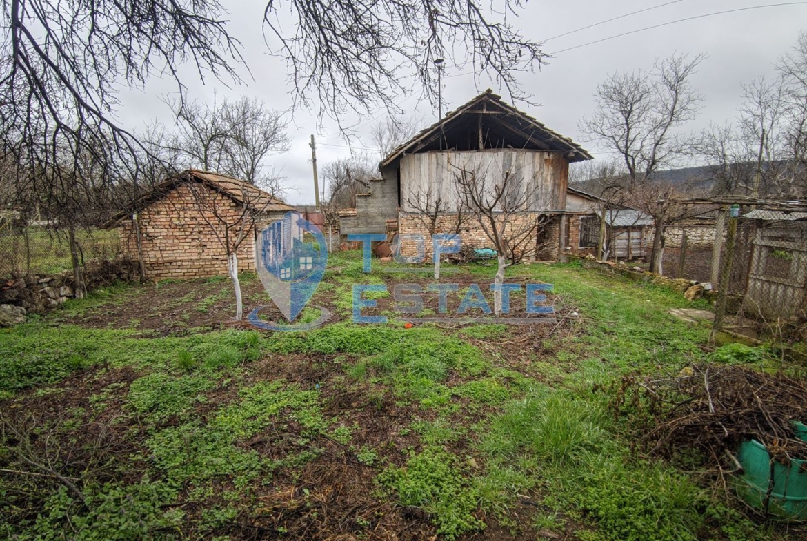 Двуетажна къща с голям двор в село Мусина - 0