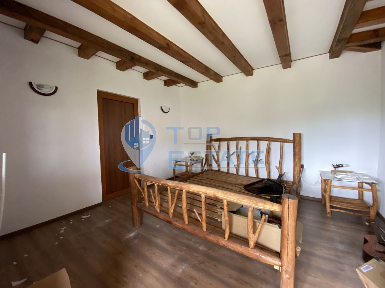 Двуетажна тухлена къща с панорамна гледка в Еленския балкан-0 Двуетажна тухлена къща с панорамна гледка в Еленския балкан - 0